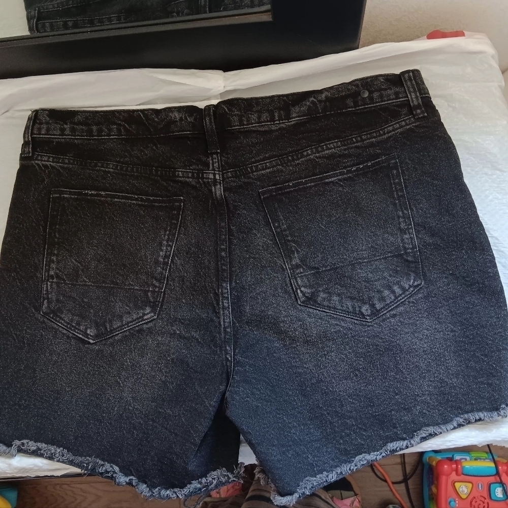 NWOT Earnest sewn new york, dorothy denim Black shorts, mid-rise, distressed 33. - Picture 7 of 14